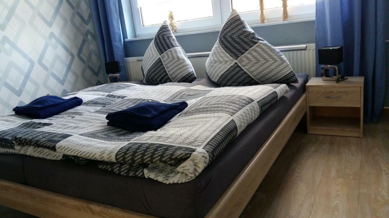 Ferienwohnung "Am Schlosspark" Neetzow Ngoại thất bức ảnh